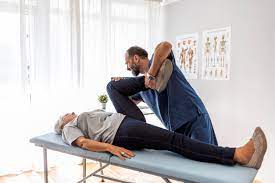 Which Treatment Is More Suitable For You: Physical Therapy Or Chiropractic?