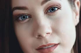 Tips for Choosing the Right Colored Lenses for Your Skin Tone