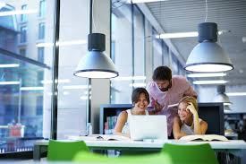 Когда лучше арендовать офис, а когда — работать в коворкинге