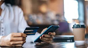 Как россиянину расплачиваться за рубежом, если карты Visa и Mastercard больше не работают