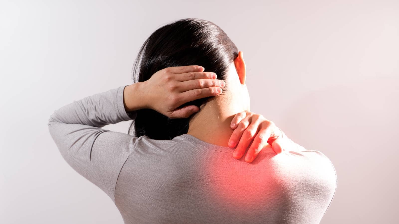 Best 8 Signs to See a Doctor If You Suffer Neck Pain