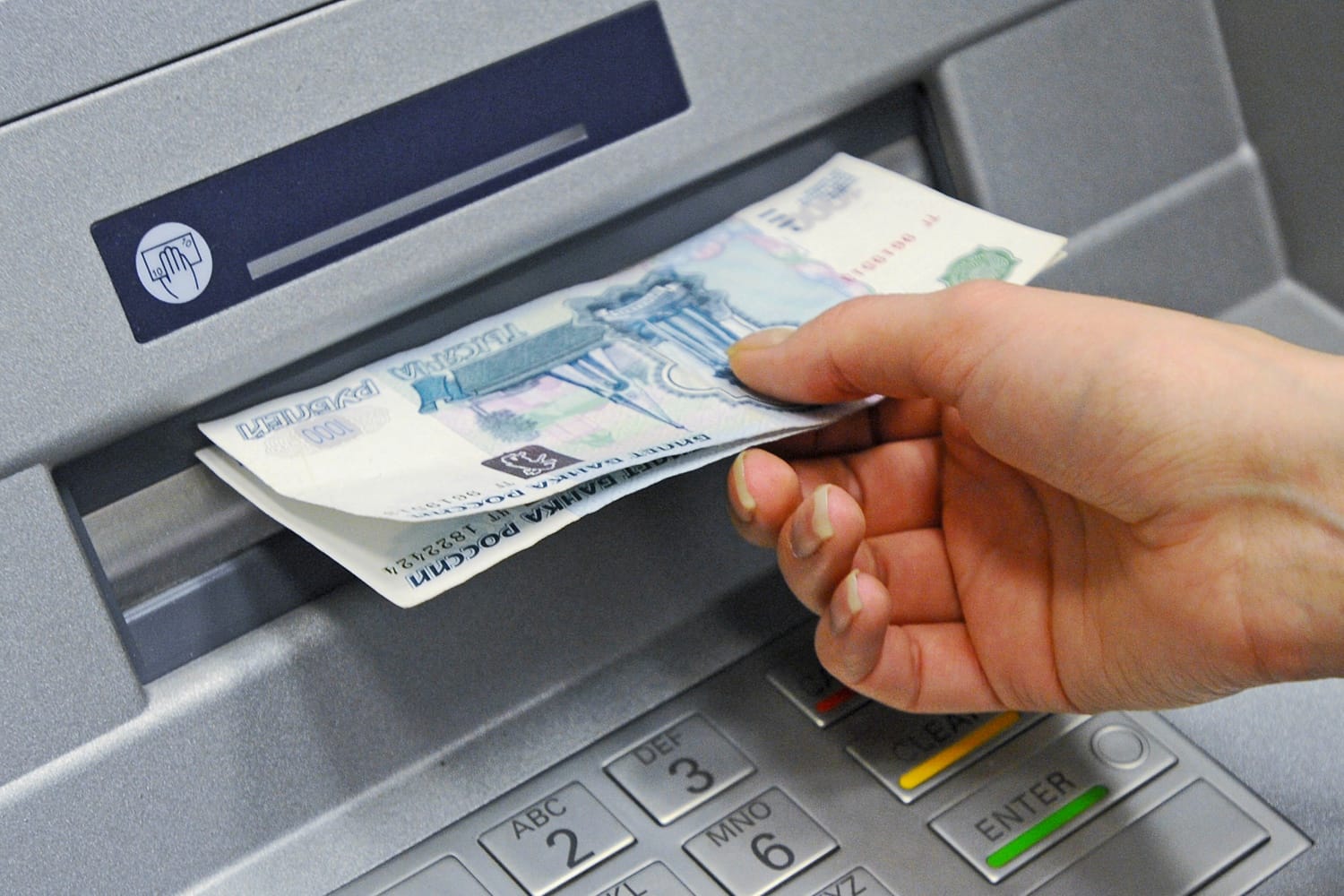 Топ-5 способов украсть деньги через банкомат