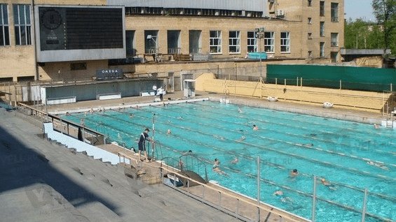 Открытые бассейны Москвы: куда пойти поплавать и сколько это стоит