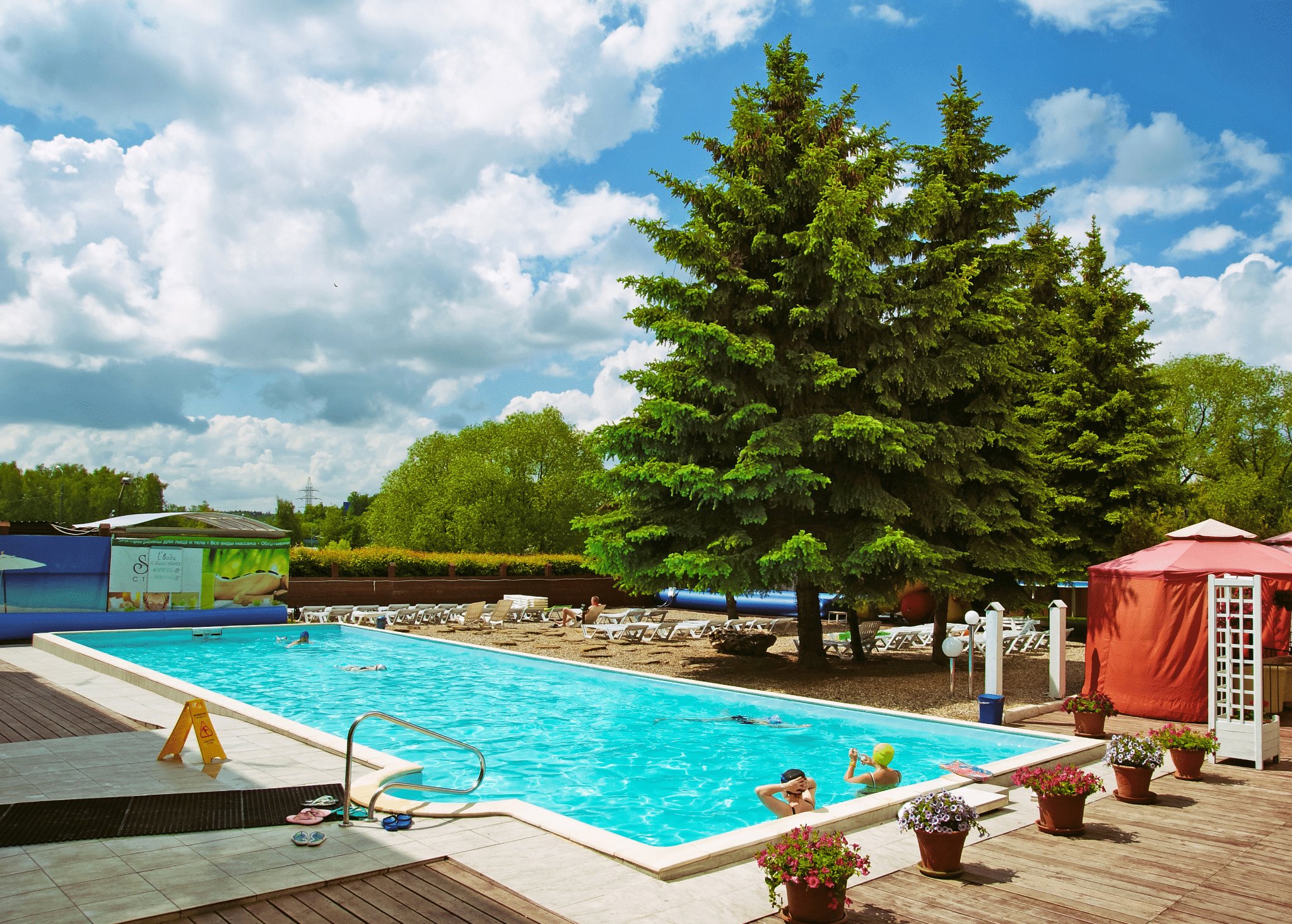 Открытые бассейны Москвы: куда пойти поплавать и сколько это стоит