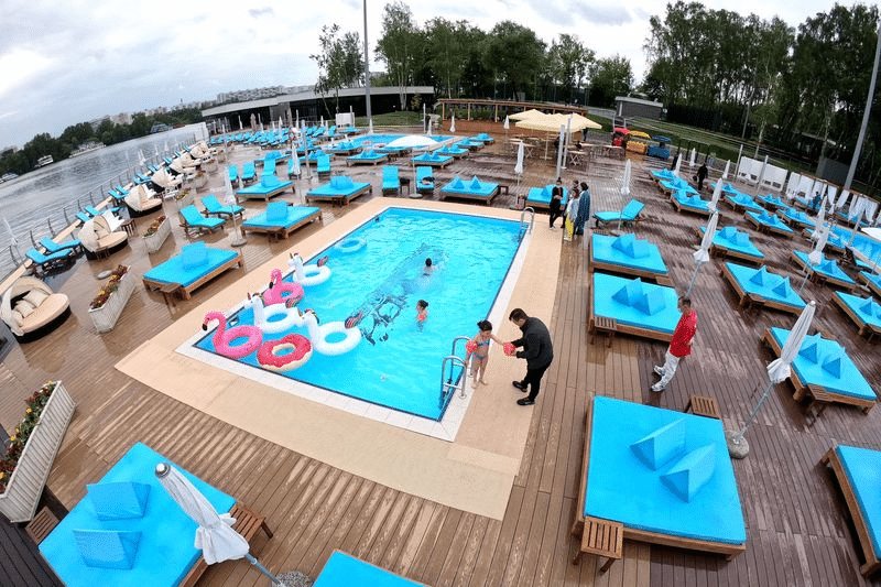 Открытые бассейны Москвы: куда пойти поплавать и сколько это стоит