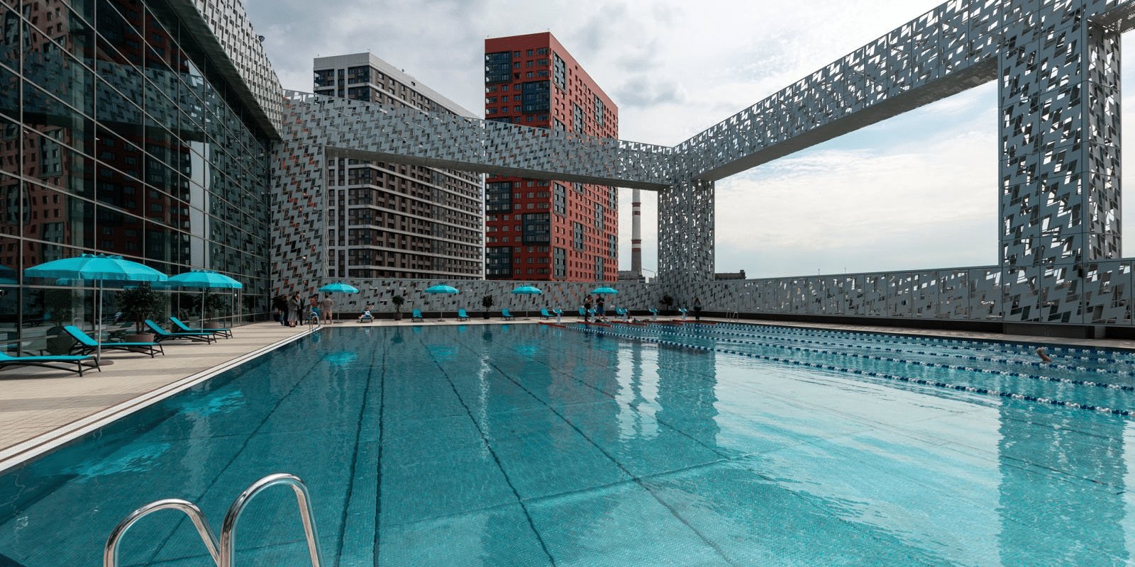 Открытые бассейны Москвы: куда пойти поплавать и сколько это стоит