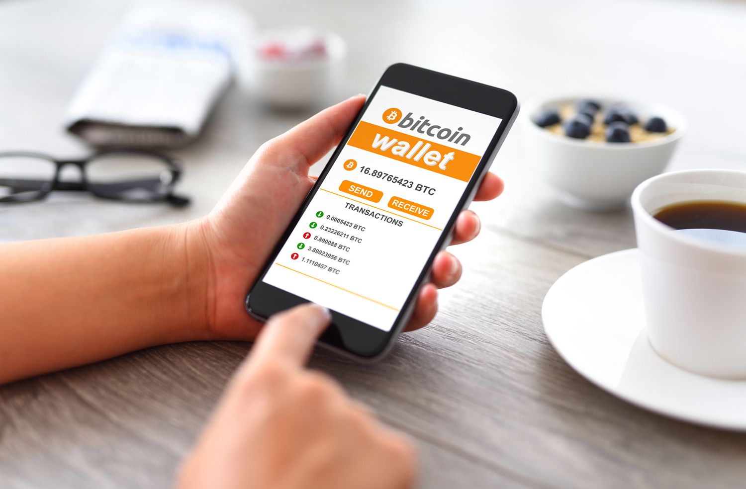 Advantages & Disadvantages of Electronic Bitcoin Wallets