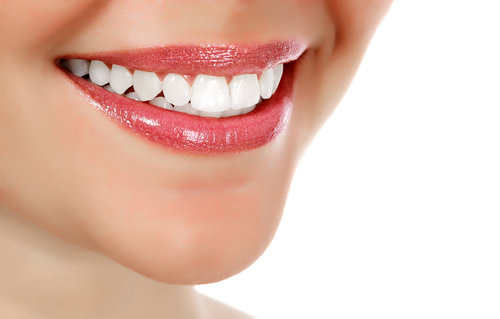5 Natural Ways to Whiten Your Teeth at Home