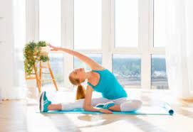 делает зарядку