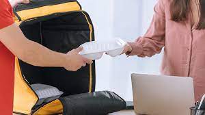 The Pros and Cons of Food Delivery Service in a Restaurant