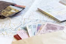 Какую валюту и банковские карты брать в отпуск