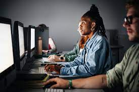 5 Handy Tips to Become an Outstanding Computer Science Student