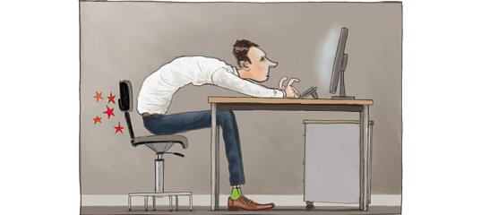 Человек сидит за столом в офисе: мебель, стол, письменный стол, персона, сидящий.