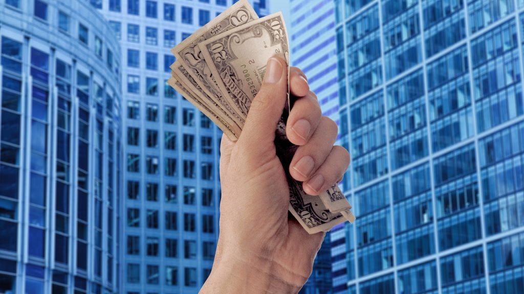 Деньги, стопка долларов банкнот. Фото для бизнеса или финансовой тематики.