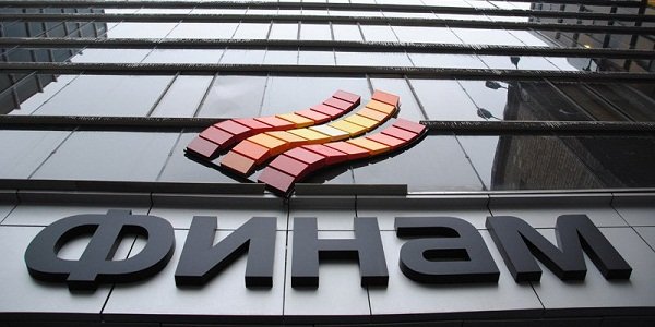 Городской офисный комплекс с логотипом, символом и терминалом; архитектура и здание с текстом.