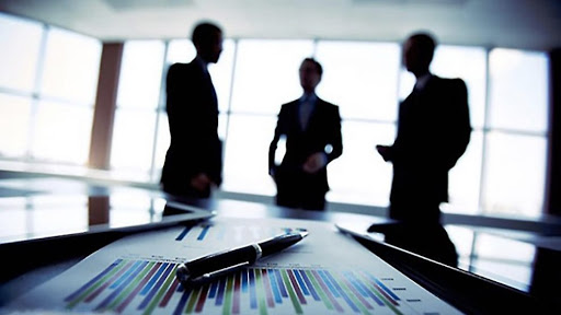 Интерьер, ручка, одежда, пальто - изображение внутренняя обстановка с ручкой и пальто.