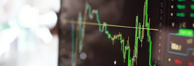 Сияющий свет вечернего заката над океаном, умиротворенная природа.