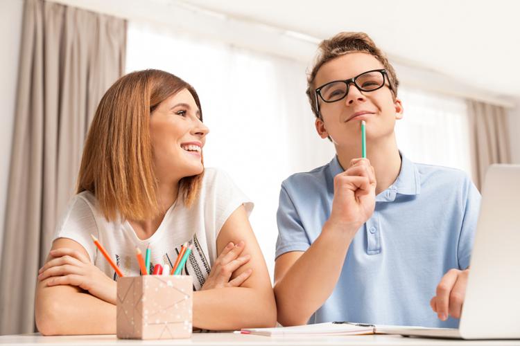 Люди, мужчина с красивым лицом и головой.