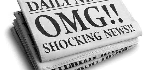 Газета с текстом на столе - иллюстрация к новостному материалу.