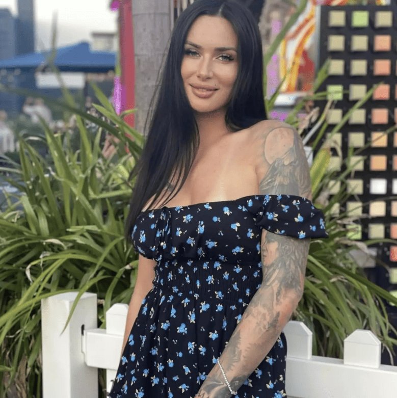 A woman who has relationships with married men discloses the primary indicator that he's being unfaithful.