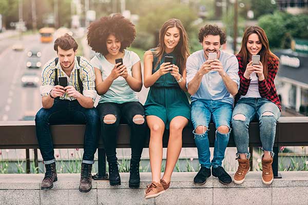 Льготный кредит, скидки в магазинах и на софт: полный список акций для студентов