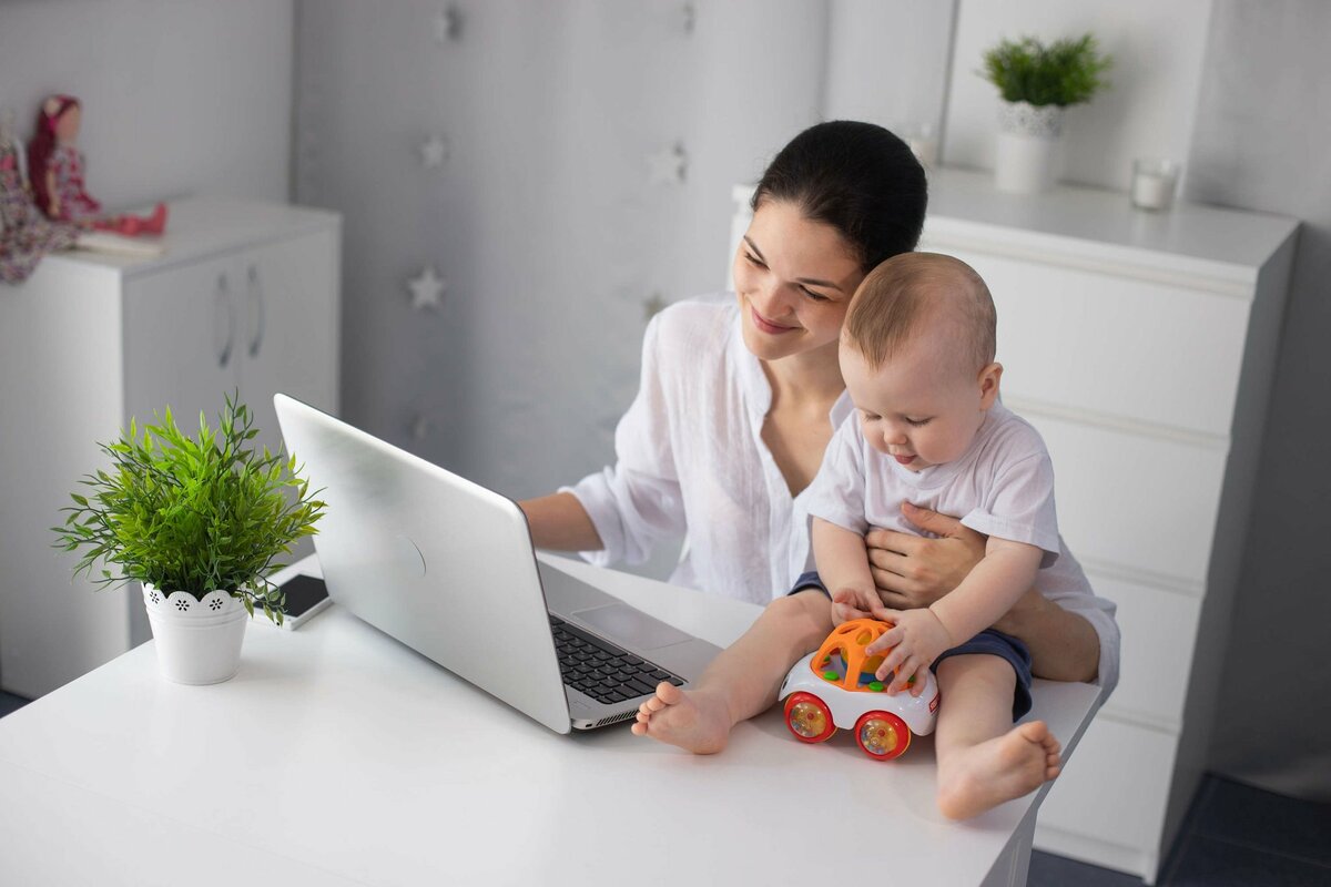 Говорим о важном: как заработать в декрете?