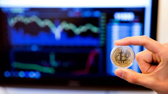 Как заработать деньги на майнинге: особенности, инструкция, возможный доход, сложности и риски