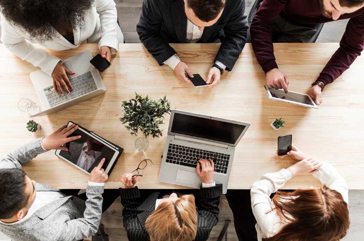 Как окружение влияет на человека, его характер и успех