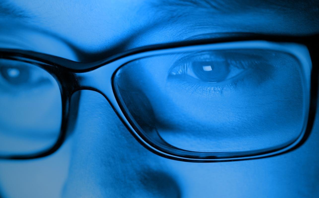 5 Benefits of Wearing Blue Light Blocking Glasses