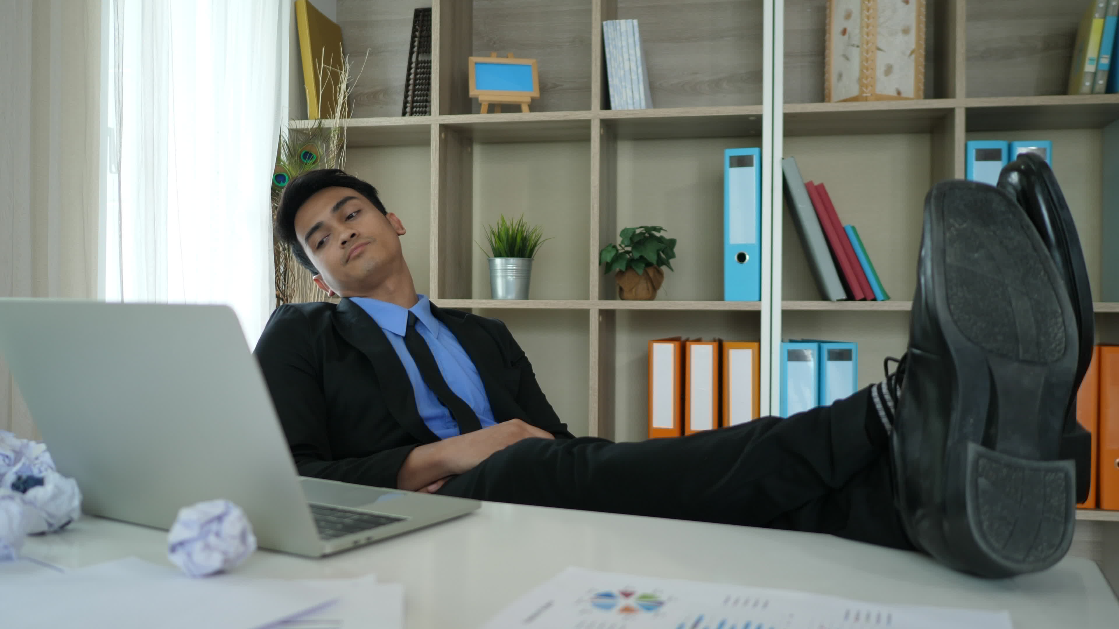 How to Complete Working hours in the Office without being Lazy