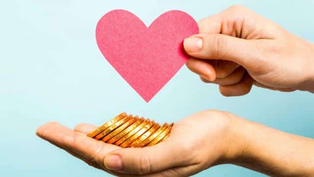 Как начать заниматься благотворительностью: способы, полезные ссылки + советы, как избежать обмана и мошенников