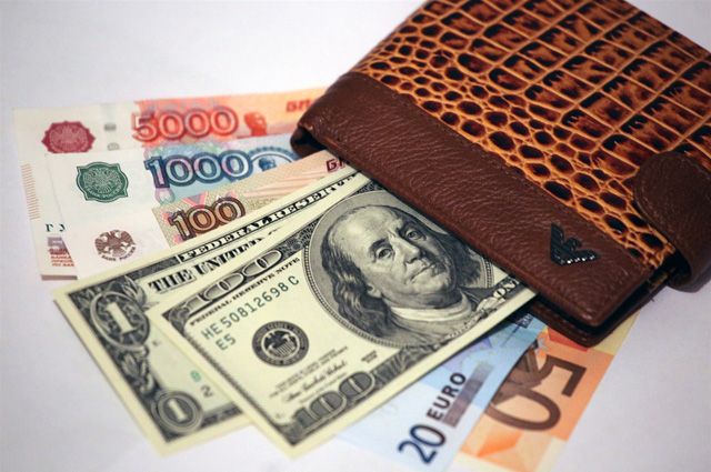 Как инвестировать в валюту и получать доход выше депозита