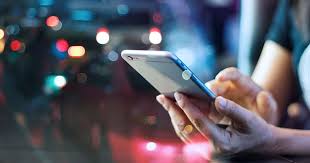 Электроника: мобильный телефон iPhone для текстинга с дымком.