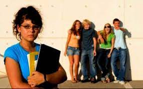 Кто такой аутсайдер и как перестать быть им + советы, как не воспитать ребенка-изгоя