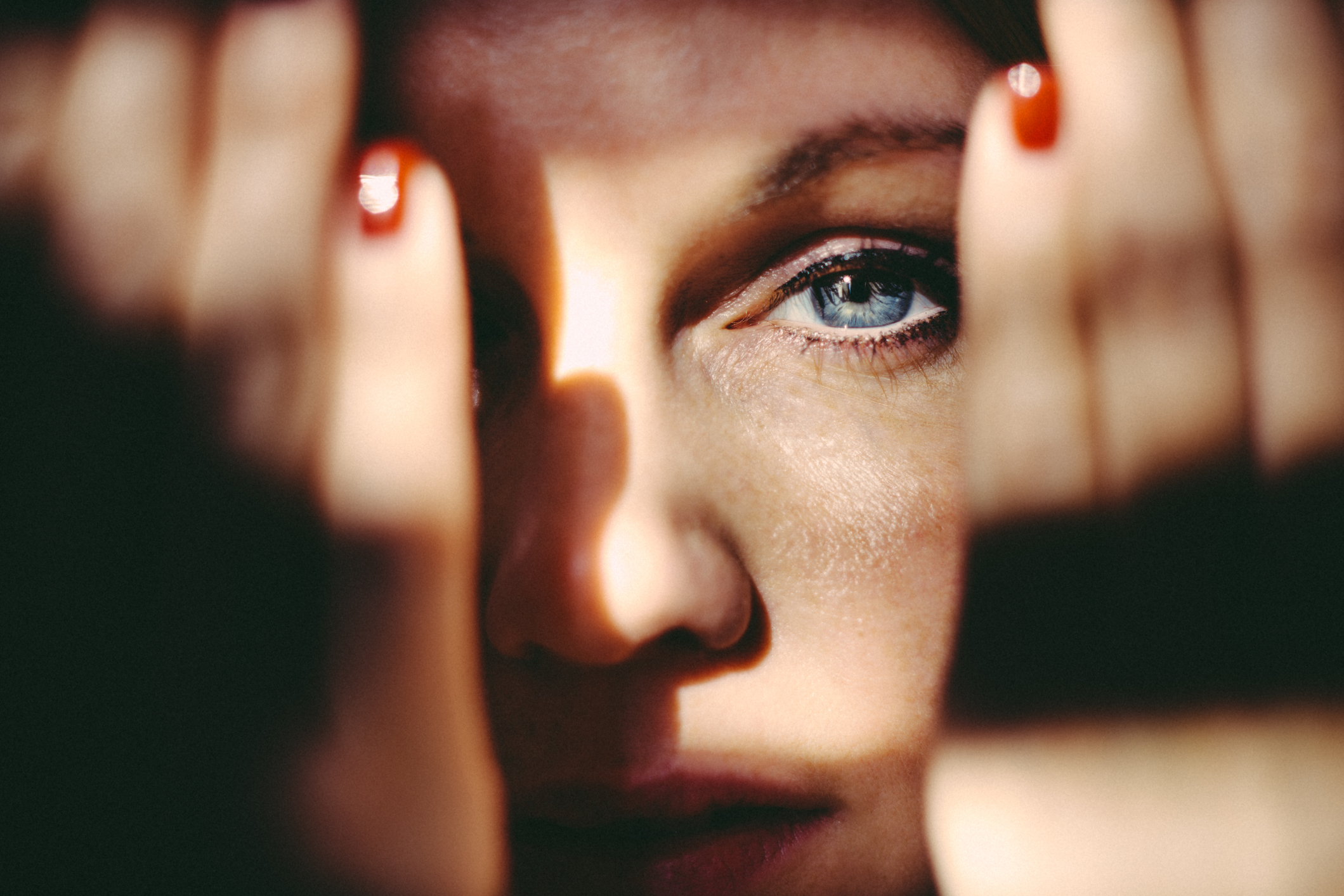 Что такое эмоциональные качели в отношениях, как распознать и слезть с них