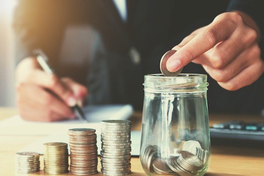 Lessons From the Rich and Famous – Manage Your Money to Avoid Going Into Debt