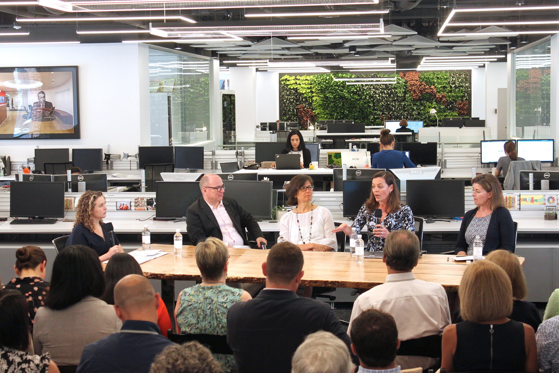 Retain Employees Strategies: Top 10 Strategies to Retain Employees in a Workplace