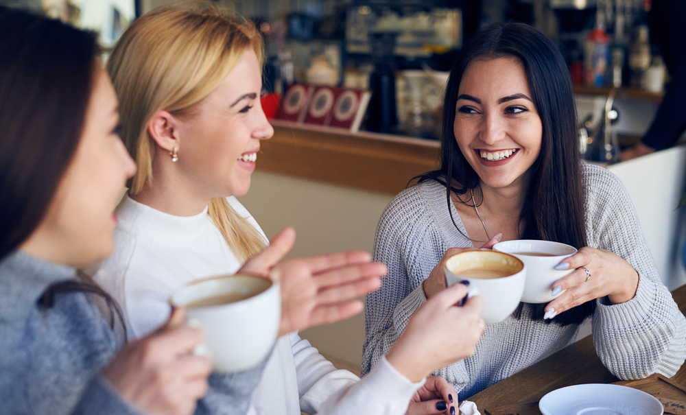 Как стать душой любой компании: 9 ценных советов психологов