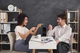 Как развить чувство юмора: эффективные способы и упражнения