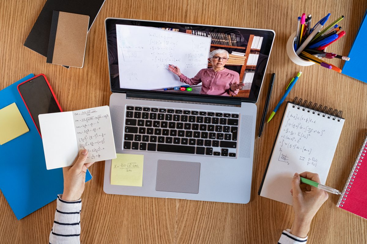 Top 8 Main Differences Between Online and Remote Education