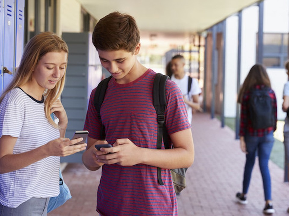 Why Social Media and Smartphones should be Allowed in School