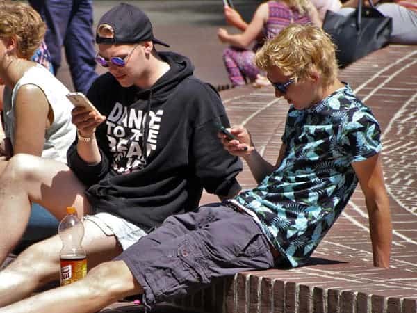 Why Social Media and Smartphones should be Allowed in School