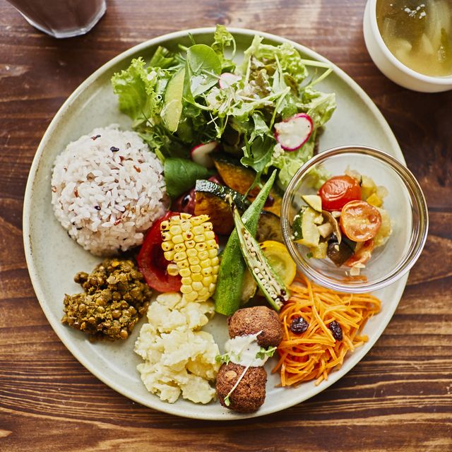 How SEO Techniques Bolster Organic Reach for Vegan Meal Services