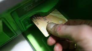 Как аферисты сняли деньги с карты, но банк вернул