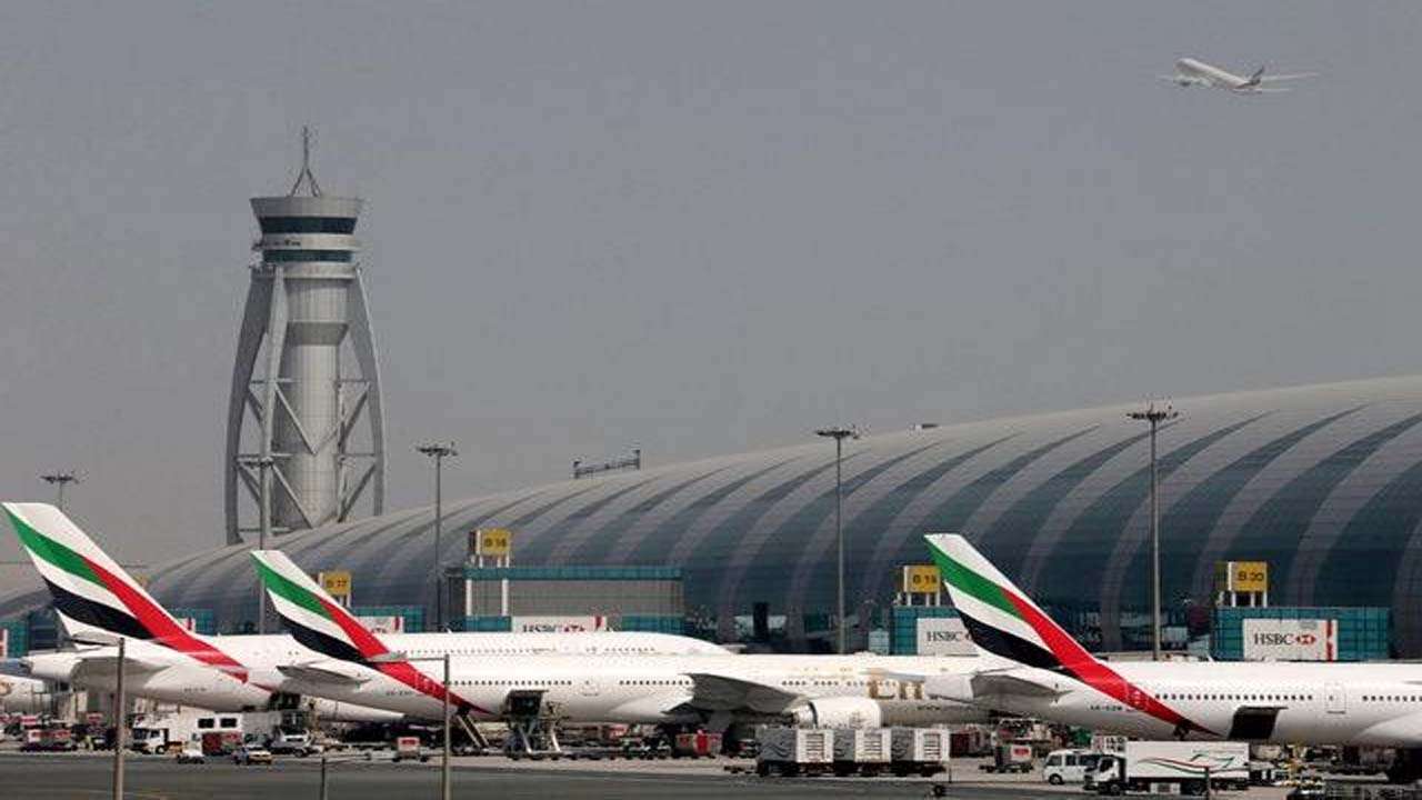 Delhi To Dubai Flight: 5 Travel Essentials For Long Flights!