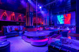 Как устроена работа в стрип-клубе и сколько зарабатывают стриптизерши