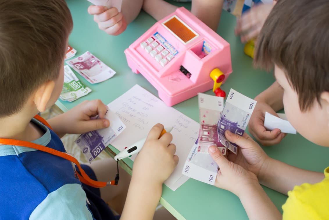 Как воспитать ребенка финансово-грамотным