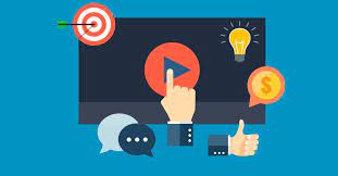 Табло с результатами на футбольном матче с оценками и временем игры.