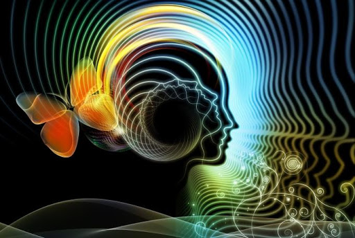 Украшения с узорами и фракталами, персона с орнаментом, свет в фоне.