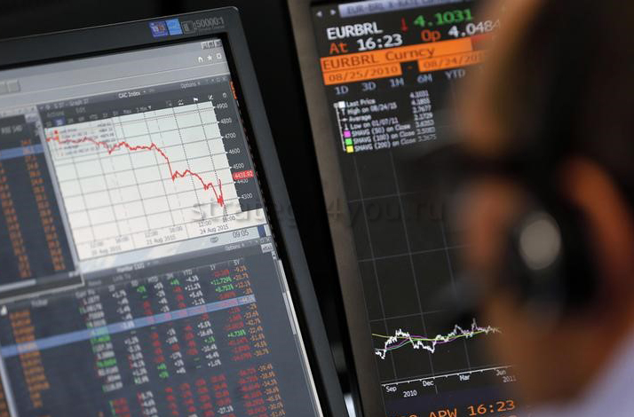 Компьютерное оборудование - монитор с человеком, вид сзади, электроника.